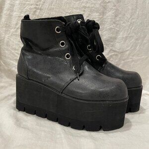 T.U.K. Distressed Black 4-Eye Tractor Boots, Size 9